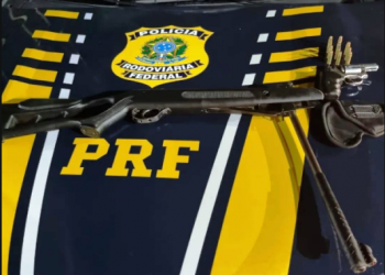 PRF prende três suspeitos e duas armas durante fiscalização na BR 101, em Sooretama