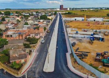 Obras de pavimentação asfáltica em Avenida de Bebedouro