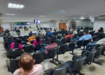 Maioria dos vereadores de Linhares votam para que denúncia contra ex-prefeito Guerino Zanon tenha prosseguimento