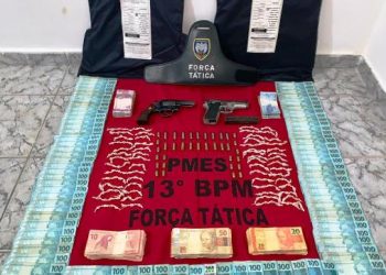 Polícia Militar prende foragido da justiça e apreende mais de 13 mil reais em dinheiro, além de armas de fogo e drogas em São Mateus