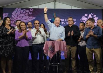 Casagrande anuncia obras de macrodrenagem e conclusão de rodovia em Aracruz