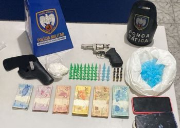 EM FLAGRANTE – Policia Militar faz apreensão de drogas, dinheiro e prende casal em Boate de Guriri