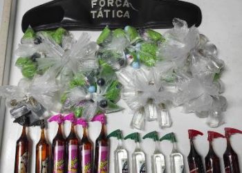 ACABOU O BAILE – Polícia chega arrepiando, suspeitos fogem e deixam grande quantidade de lança perfume pra trás