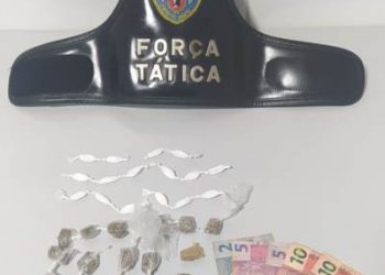 Militares da Força Tática aborda adolescente e apreende maconha e cocaína embaixo do travesseiro