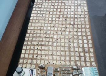 Polícia Militar apreende dois menores e muita droga no birro Cohab, em João Neiva