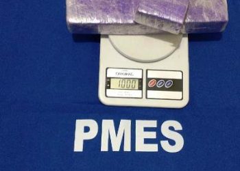 BECO DO MACHADO – Suspeito foge da PM e deixa cair 1 Kg de maconha