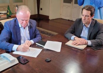 Casagrande anuncia redução do ICMS de combustíveis, energia elétrica e comunicação