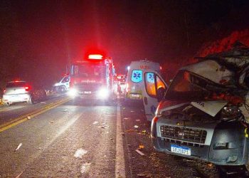 Colisão entre ambulância da Prefeitura de Linhares e um caminhão na curva do “Assombro” deixa duas pessoas feridas