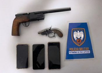 BAIRRO PLANALTO – Polícia aborda 5 suspeitos dentro de veículo e apreende duas armas de fogo