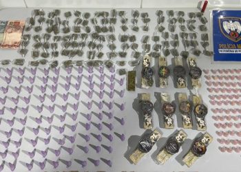 Polícia Militar apreende grande quantidade de pinos de cocaína, pedras de Crack e buchas de maconha com adolescente de 15 anos, no Nova Betânia