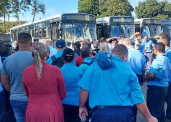 VÍDEOS – Transporte Público Coletivo em Linhares, a sexta-feira foi de paralisação e terça-feira pode ter greve por tempo indeterminado