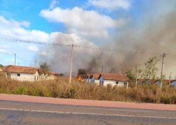 VÍDEO – Incêndio no residencial Mata do Cacau já passa de 3 horas