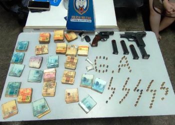 Polícia Militar apreende armas de fogo, mais de 80 munições e mais de 24 mil reais em dinheiro