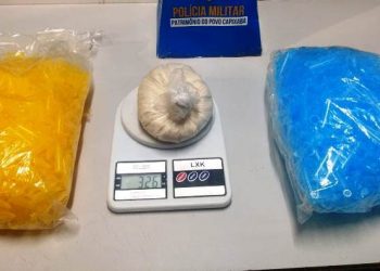 Polícia Faz apreensão de droga e materiais usadas pelo tráfico, dentro de Cemitério