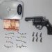 Polícia Militar apreende arma, munições, droga e prende elemento com mandado de prisão em aberto por homicídio