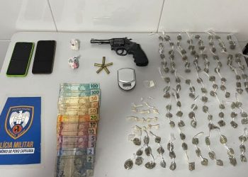 Polícia Militar apreende droga após abordagem a Fiat Uno, no Nova Esperança e apreende mais drogas e arma de fogo no Interlagos