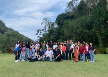 Professor leva alunos do curso de administração para vista técnica em Domingos Martins