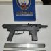 Polícia Militar aborda jovem de 18 anos e aprende submetralhadora