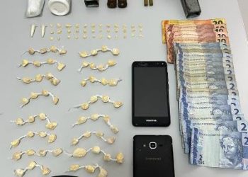 Polícia Militar apreende escopeta, munições, crack e cocaína