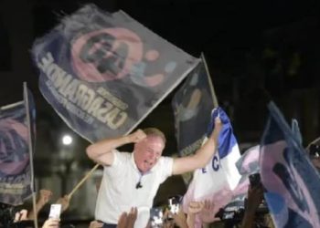 Renato Casagrande (PSB) é reeleito governador do Espírito Santo com 53,80% dos votos