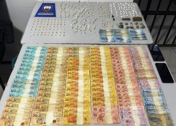 Polícia Militar tira de circulação crack, cocaína, maconha e três elementos são levados para a delegacia, no Santa Cruz