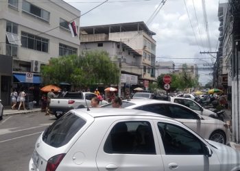 O que abre e o que fecha no feriado desta quarta-feira (12), em Linhares