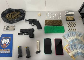Tentativa de fuga acaba em duas prisões, apreensão de armas de fogo, munições e drogas, no Nova Esperança e no S.José