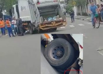 VÍDEO – Ciclista é atropelado por caminhão que faz recolhimento de lixo e vai parar embaixo do veículo