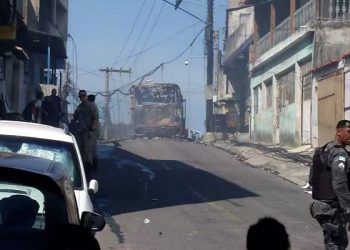 Dez pessoas são presas e um adolescente apreendido por tentativa de incendiar ônibus