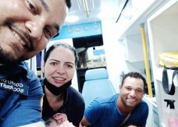 VÍDEO – Bebê nasce em ambulância, do SAMU, a caminho de hospital em Linhares
