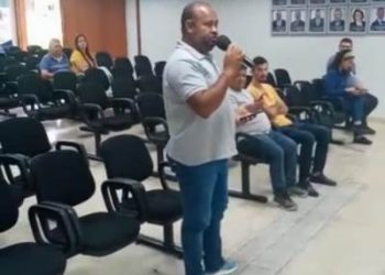Diretor do SISPML, Gilson Lima, representando o Sindicato, faz  questionamento sobre reajuste salarial dos servidores, em Audiência Publica