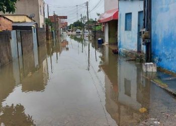 ‘Natal foi péssimo e o ano novo não vai ser bom’, diz moradora que está ilhada pela chuva no ES