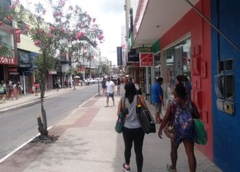 Horário especial de Natal e Ano Novo, para funcionamento do comércio de Linhares começa neste sábado. Veja também horário dos supermercados