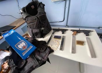 “OS GÊMEOS” – Polícia Militar apreende submetralhadoras, farta munição e adolescente de 16 anos