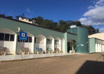 Motociclista bate em placa de sinalização de trânsito e lixeira, não resiste aos ferimentos e morre