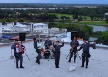 Peça Felicidade – PMs do 12º Batalhão da Polícia Militar de Linhares gravam música com mensagem de otimismo