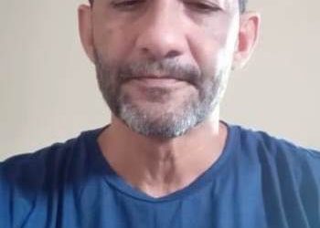 VÍDEO – Guarda Civil Municipal de Linhares, procura por dono de dinheiro que “voou”, enquanto o proprietário trafegava de moto