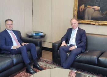 Governador Renato Casagrande se reúne  com ministros em Brasília. Aeroporto de Linhares foi pauta