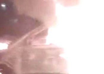 Automóvel pega fogo após colidir com caminhão na Br 101, em Linhares