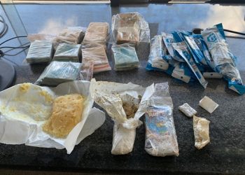 PRF prende casal com drogas e 40 mil reais, em Viana, na BR 101