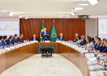 Casagrande defende pautas prioritárias do Espírito Santo em reunião com presidente Lula