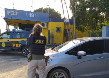 Veículo avaliado em R $70 mil é apreendido pela PRF em Linhares, com placa clonada.