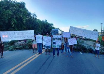 Manifestação interdita BR 101 em São Mateus