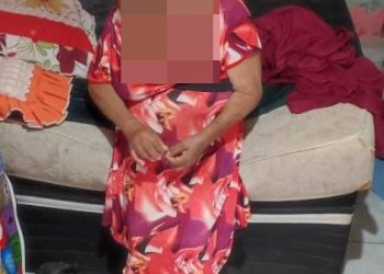 ABANDONO DE INCAPAZ – Idosa de 82 anos é deixada pela filha em cômodo, com apenas um balde, para fazer suas necessidades fisiológicas