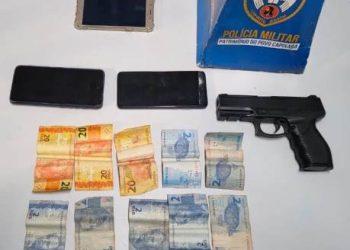 Três suspeitos de assaltar padaria, em Aracruz, são detidos com dinheiro e celular
