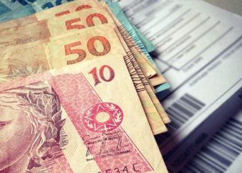 Moradora negativada a dívida ativa de IPTU de lote que nunca foi dona deve ser indenizada