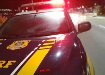 Moradores detêm e amarram suspeito de furtar loja às margens da BR 101 em Linhares. PRF foi acionada