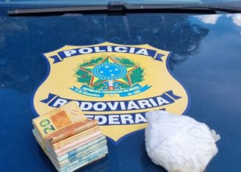 PRF prende homem com droga e dinheiro, no bolso e na mala, na BR 101, em Linhares