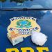 PRF prende homem com droga e dinheiro, no bolso e na mala, na BR 101, em Linhares