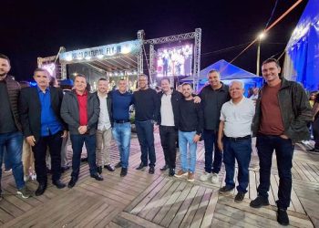 Comitiva de prefeitos, secretários e representantes de municípios da Região Noroeste do ES participam da abertura do 33° Festival de Balonismo de Torres – RS